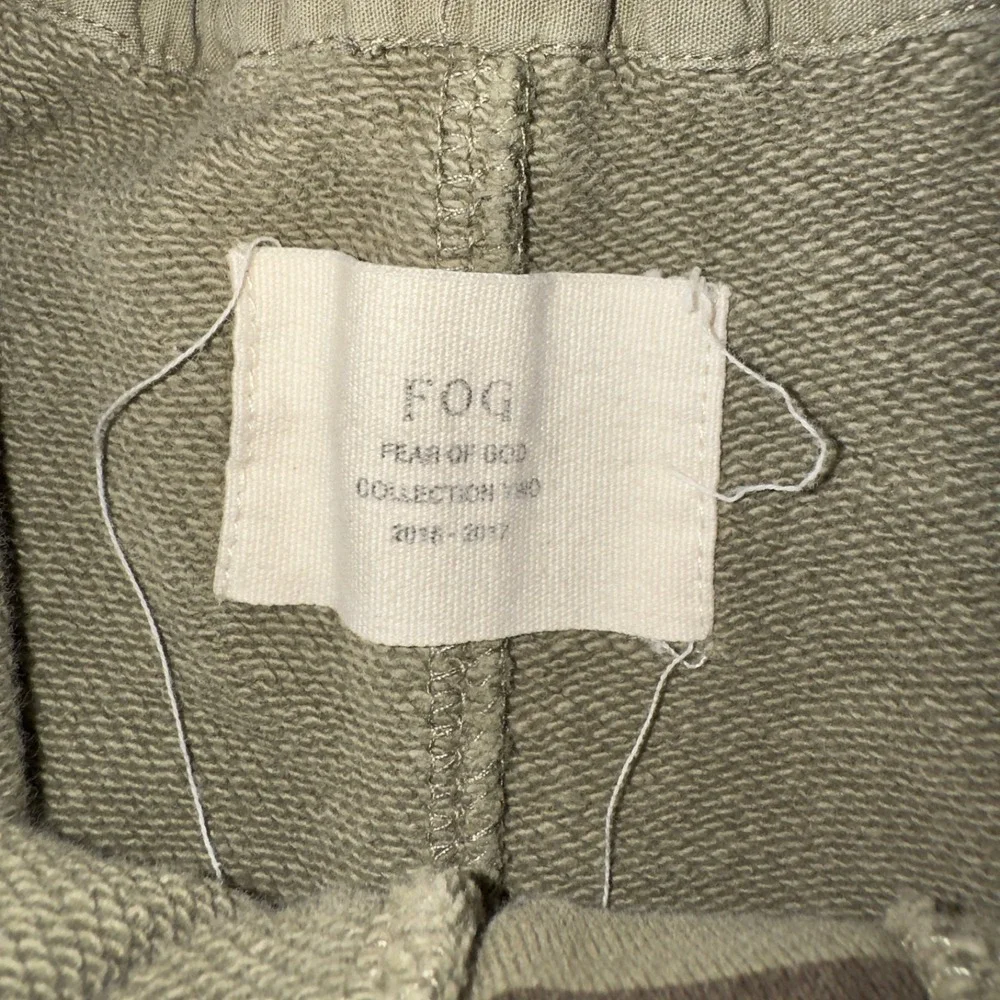 FOG Fear Of God Collection Camo Army Sweat Shorts Men's Size Large Zip Pockets